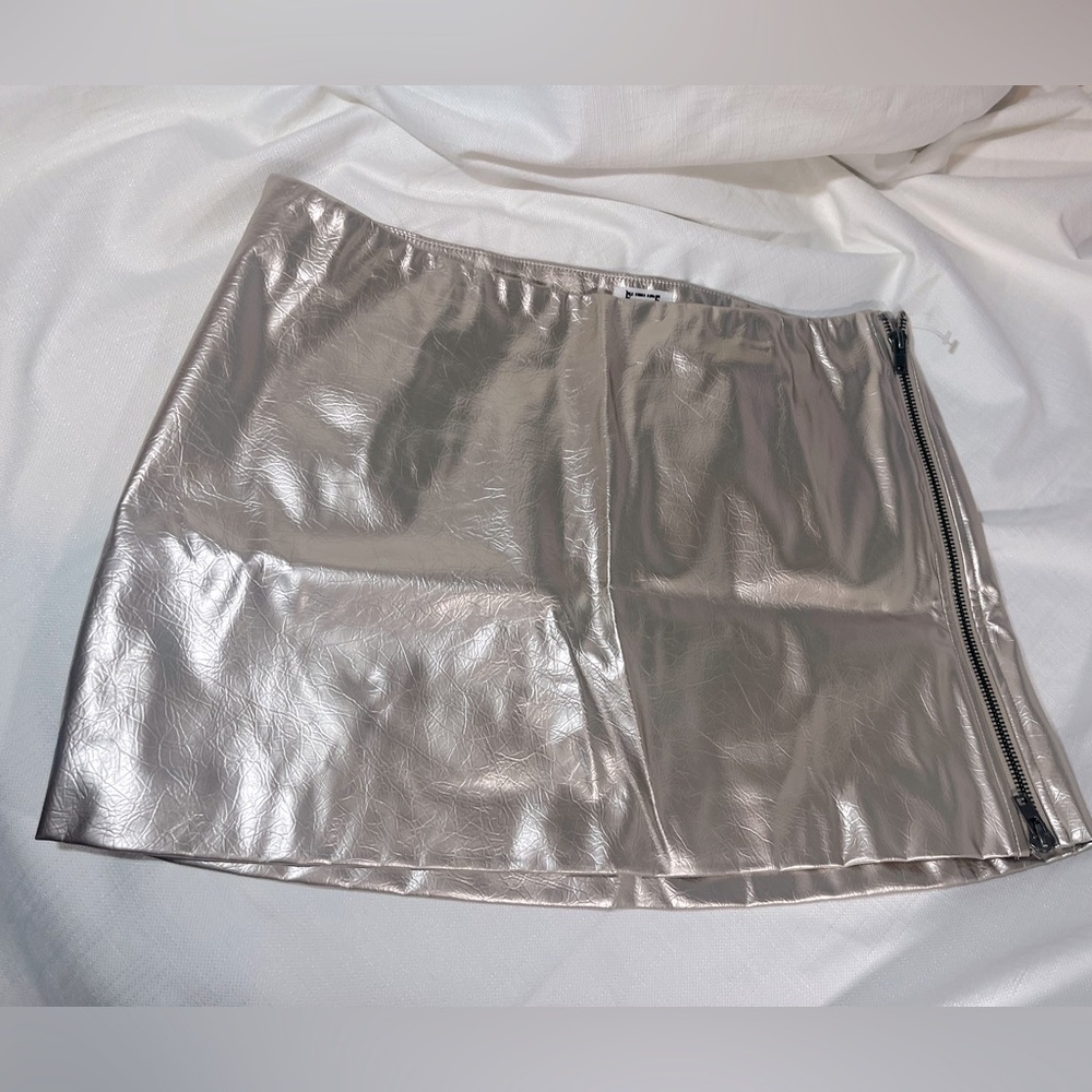 New without Tags Shiny Silver Faux Leather Future Collection Mini Skirt - XL